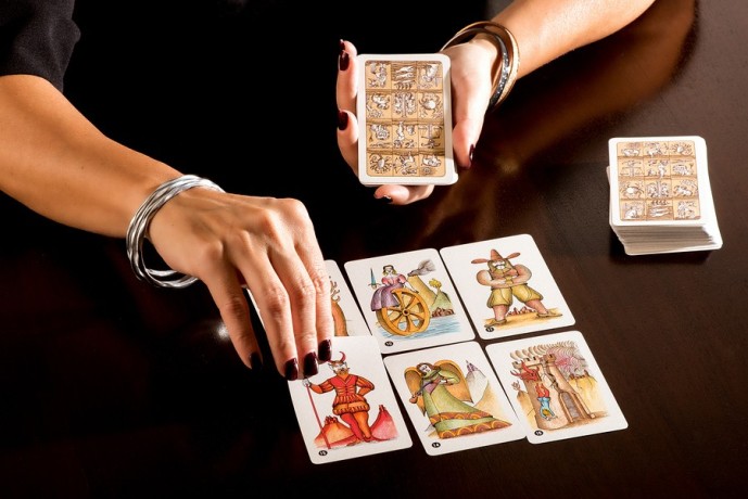 tarot-card-reading-in-delhi-ncr-big-0